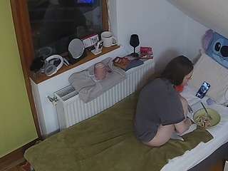 voyeurcam-julmodels-bed-7