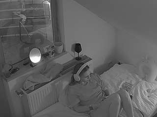 voyeurcam-julmodels-bed-7