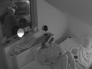 voyeurcam-julmodels-bed-7