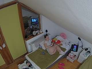 voyeurcam-julmodels-bed-7