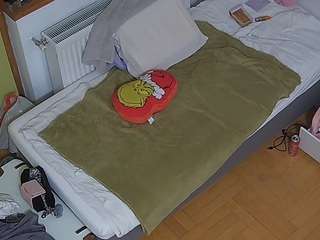 voyeurcam-julmodels-bed-7