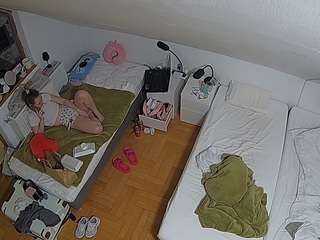 voyeurcam-julmodels-bed-7