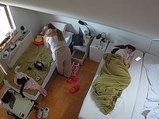voyeurcam-julmodels-bed-7