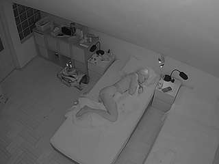 le modèle voyeurcam-julmodels-bed-7 est en webcam porno dans un show sur le site camsoda, il possède les tags suivants: amateur,flashing,hidden,hidden cam,mixed,pov,sexwebcam,voyeur,hd,milf