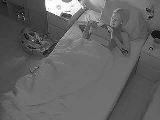 le modèle voyeurcam-julmodels-bed-7 est en webcam porno dans un show sur le site camsoda, il possède les tags suivants: amateur,flashing,hidden,hidden cam,mixed,pov,sexwebcam,voyeur,hd,milf