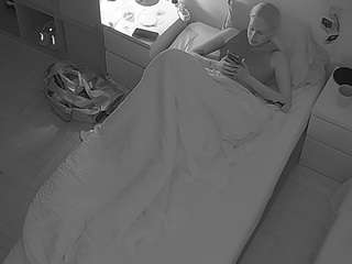 le modèle voyeurcam-julmodels-bed-7 est en webcam porno dans un show sur le site camsoda, il possède les tags suivants: amateur,flashing,hidden,hidden cam,mixed,pov,sexwebcam,voyeur,hd,milf