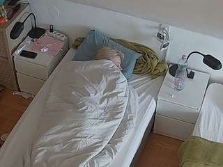 voyeurcam-julmodels-bed-7 webcam
