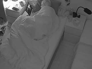 voyeurcam-julmodels-bed-7 live cam profile