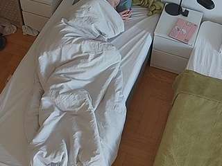 voyeurcam-julmodels-bed-7