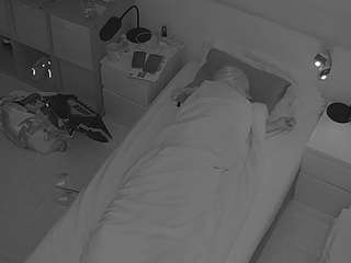 voyeurcam-julmodels-bed-7