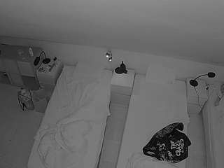 voyeurcam-julmodels-bed-7