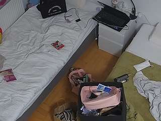 voyeurcam-julmodels-bed-7