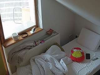 voyeurcam-julmodels-bed-7