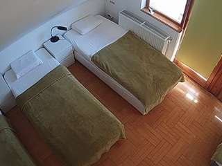 voyeurcam-julmodels-bed-7