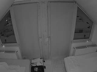 voyeurcam-julmodels-bed-7
