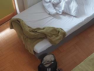 voyeurcam-julmodels-bed-7 webcam