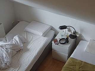 voyeurcam-julmodels-bed-7