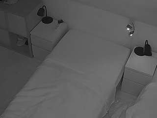 voyeurcam-julmodels-bed-7