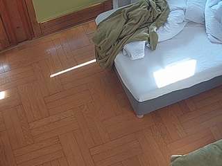 voyeurcam-julmodels-bed-7