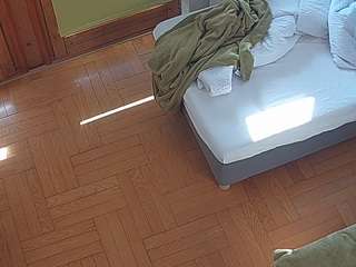 voyeurcam-julmodels-bed-7