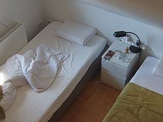 voyeurcam-julmodels-bed-7