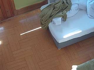voyeurcam-julmodels-bed-7