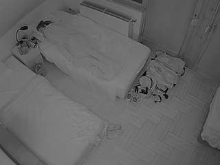 voyeurcam-julmodels-bed-7