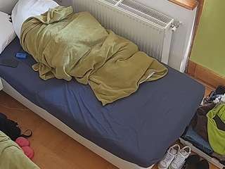voyeurcam-julmodels-bed-7