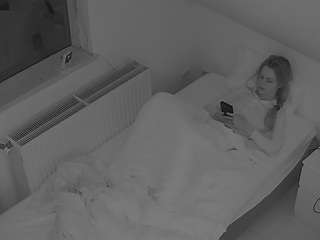 voyeurcam-julmodels-bed-7