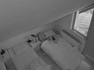 voyeurcam-julmodels-bed-7
