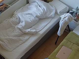 voyeurcam-julmodels-bed-7