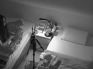 voyeurcam-julmodels-bed-7 webcam