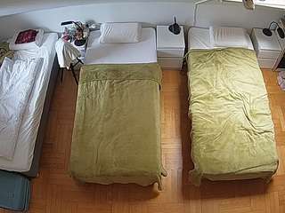 voyeurcam-julmodels-bed-7 webcam