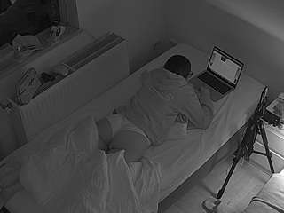 voyeurcam-julmodels-bed-7 webcam