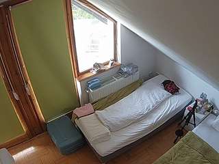 यह मॉडल अभी लाइव है. voyeurcam-julmodels-bed-7