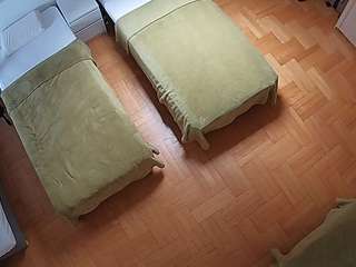 Ten model jest teraz na żywo. voyeurcam-julmodels-bed-7