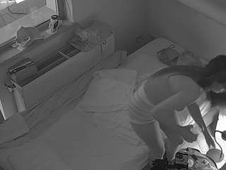 このモデルは現在ライブ中です。 voyeurcam-julmodels-bed-7