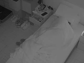 Questo modello è in diretta ora. voyeurcam-julmodels-bed-7