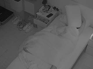 Ця модель зараз онлайн. voyeurcam-julmodels-bed-7