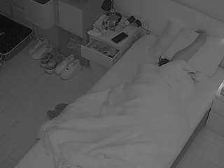 यह मॉडल अभी लाइव है. voyeurcam-julmodels-bed-7