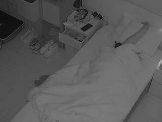 Эта модель сейчас онлайн. voyeurcam-julmodels-bed-7
