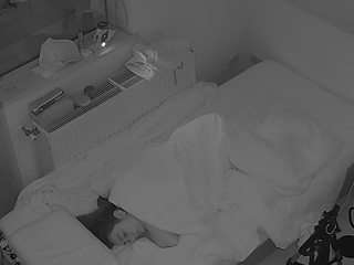 このモデルは現在ライブ中です。 voyeurcam-julmodels-bed-7