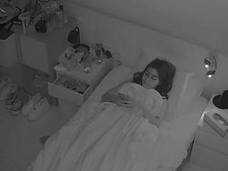 هذا النموذج مباشر الآن. voyeurcam-julmodels-bed-7