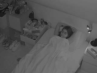 Dieses Model ist jetzt live. voyeurcam-julmodels-bed-7