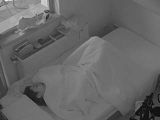 Ця модель зараз онлайн. voyeurcam-julmodels-bed-7