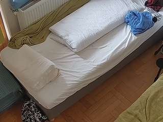 该模特正在直播。 voyeurcam-julmodels-bed-7
