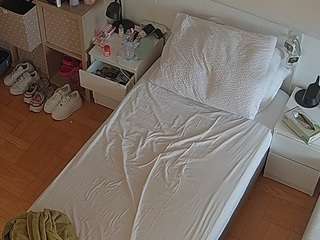 यह मॉडल अभी लाइव है. voyeurcam-julmodels-bed-7