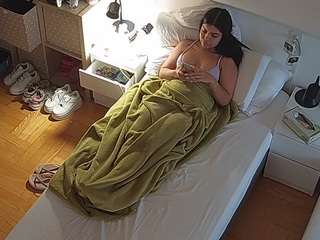 Ця модель зараз онлайн. voyeurcam-julmodels-bed-7