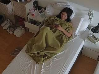 该模特正在直播。 voyeurcam-julmodels-bed-7