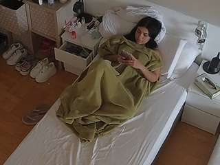 该模特正在直播。 voyeurcam-julmodels-bed-7